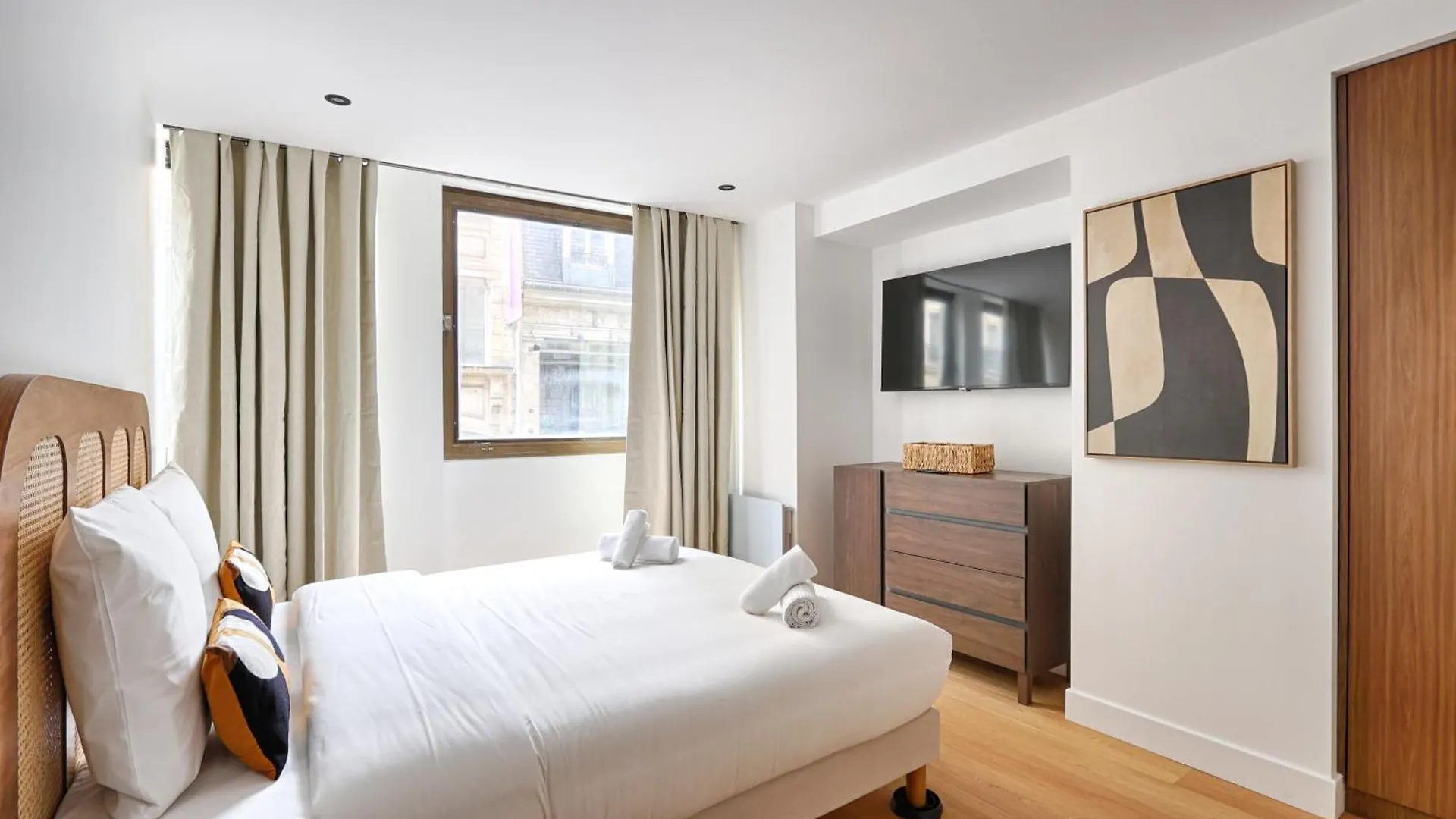 Sentier Historical Center Luxury & Design 2br Apartment Paris